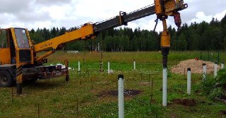 Закручивание винтовых свай в Новочеркасск. Аренда машины для закручивания свай цена от 2859 руб